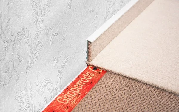 Плинтус для ковролина Korner Listwa 100 Белый 2,5м (50мм) в Орске