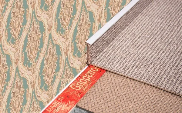 Плинтус для ковролина Korner Listwa 106 Светло-серый 2,5м (50мм) в Орске