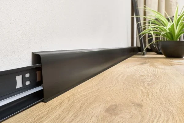 Плинтус пластиковый Arbiton INDO70 220 Чёрный матовый 2.5 м в Орске