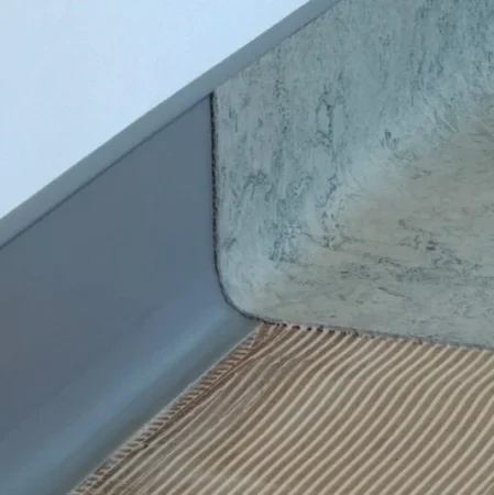 Коннелюрный односоставной плинтус Bonkeel Prof Серый (95х2700мм) в Орске