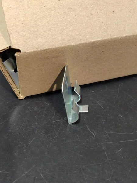 Клипсы к плинтусу MDF Bonkeel (50шт) в Орске