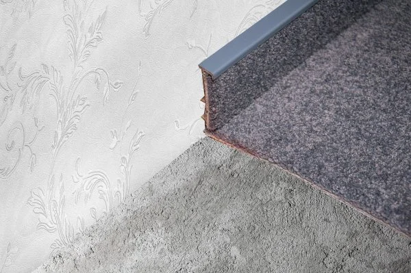 Плинтус для ковролина Korner Listwa 108 Графит 2,5м (50мм) в Орске