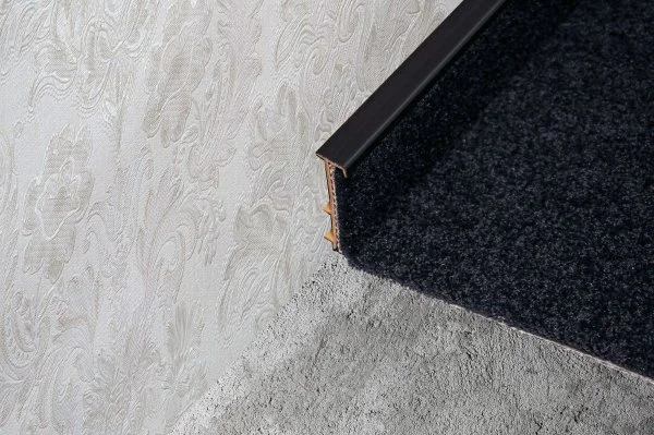 Плинтус для ковролина Korner Listwa 109 Черный 2,5м (50мм) в Орске